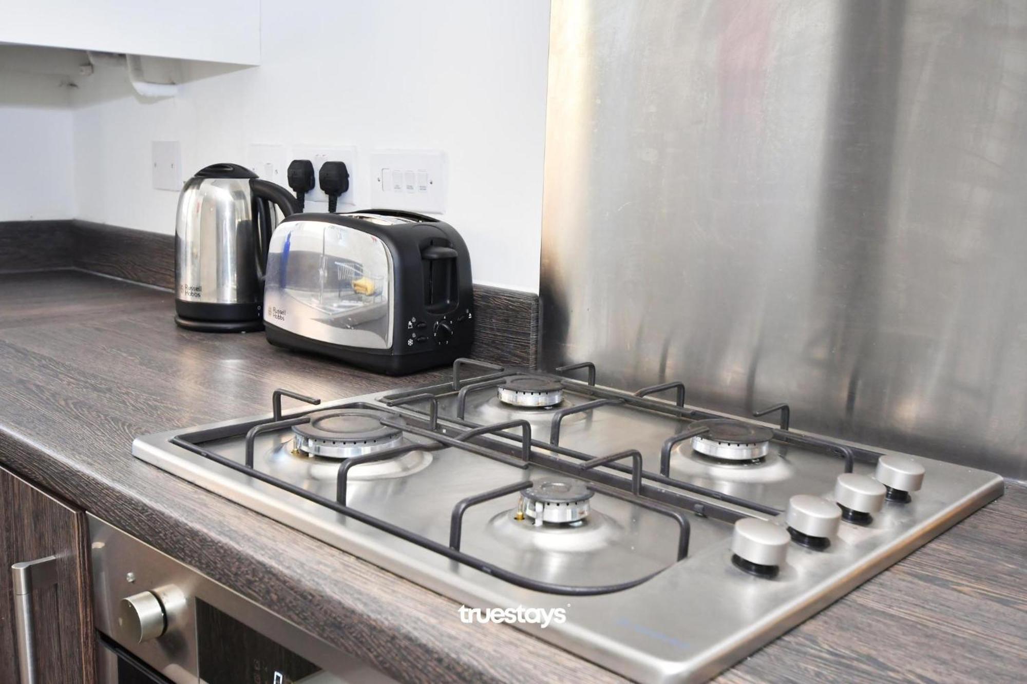 Regal House By True Stays - 3 Bedroom House In Stoke-On-Trent Bagian luar foto