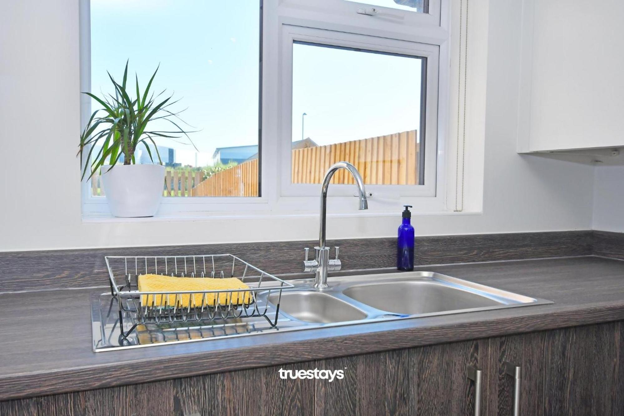 Regal House By True Stays - 3 Bedroom House In Stoke-On-Trent Bagian luar foto