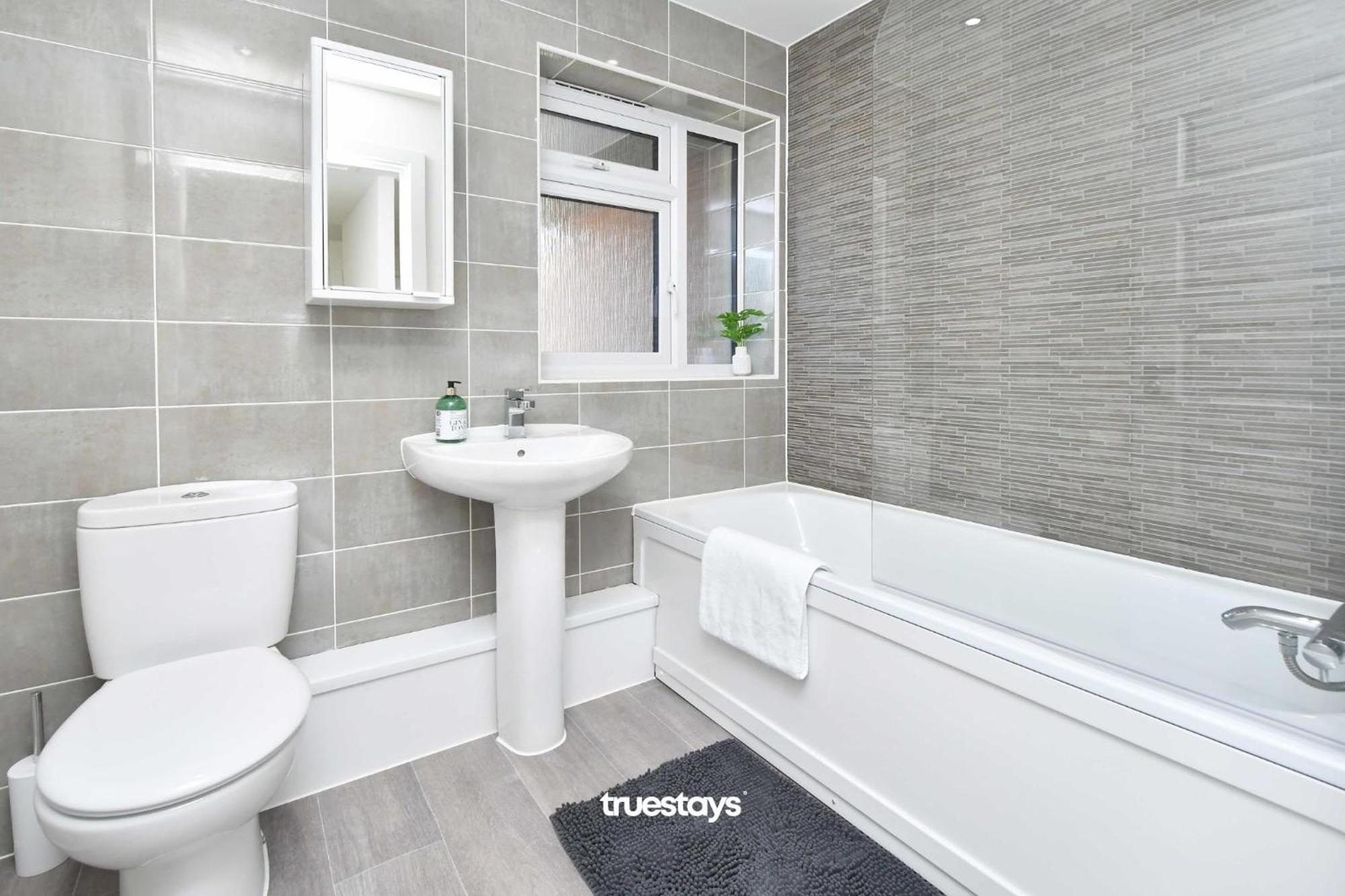 Regal House By True Stays - 3 Bedroom House In Stoke-On-Trent Bagian luar foto