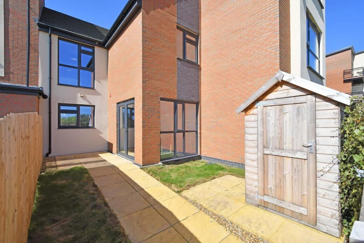 Regal House By True Stays - 3 Bedroom House In Stoke-On-Trent Bagian luar foto