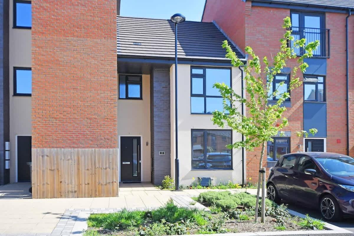 Regal House By True Stays - 3 Bedroom House In Stoke-On-Trent Bagian luar foto
