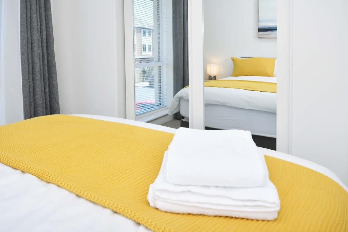 Regal House By True Stays - 3 Bedroom House In Stoke-On-Trent Bagian luar foto