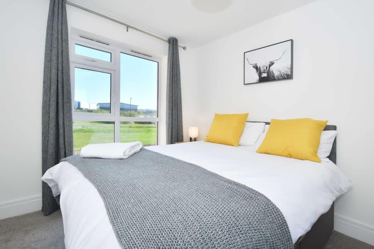 Regal House By True Stays - 3 Bedroom House In Stoke-On-Trent Bagian luar foto