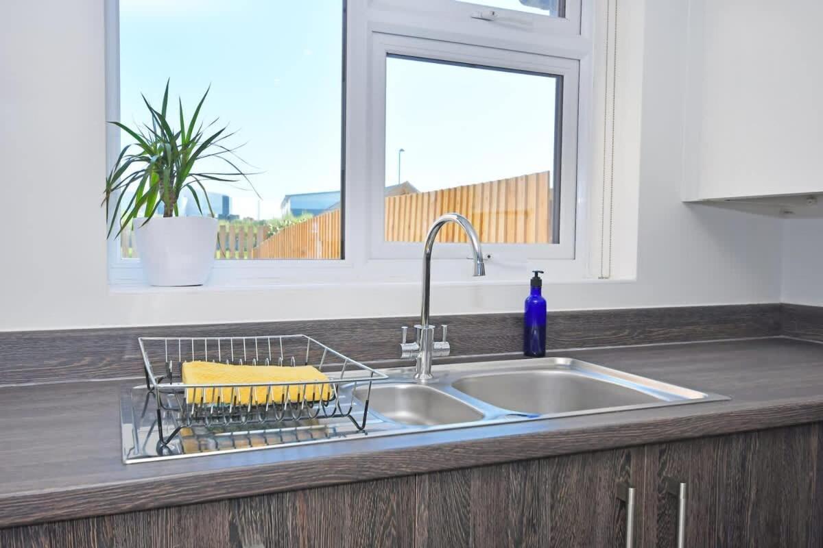 Regal House By True Stays - 3 Bedroom House In Stoke-On-Trent Bagian luar foto