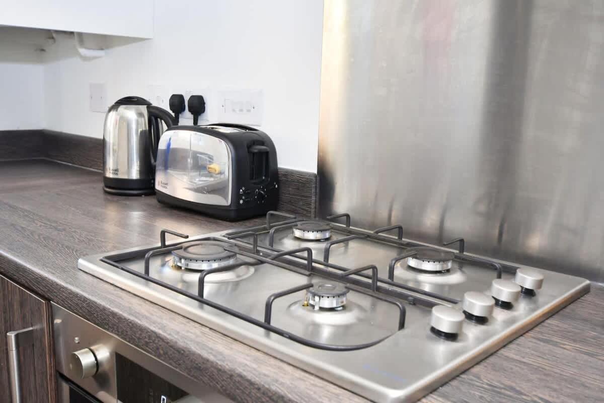 Regal House By True Stays - 3 Bedroom House In Stoke-On-Trent Bagian luar foto