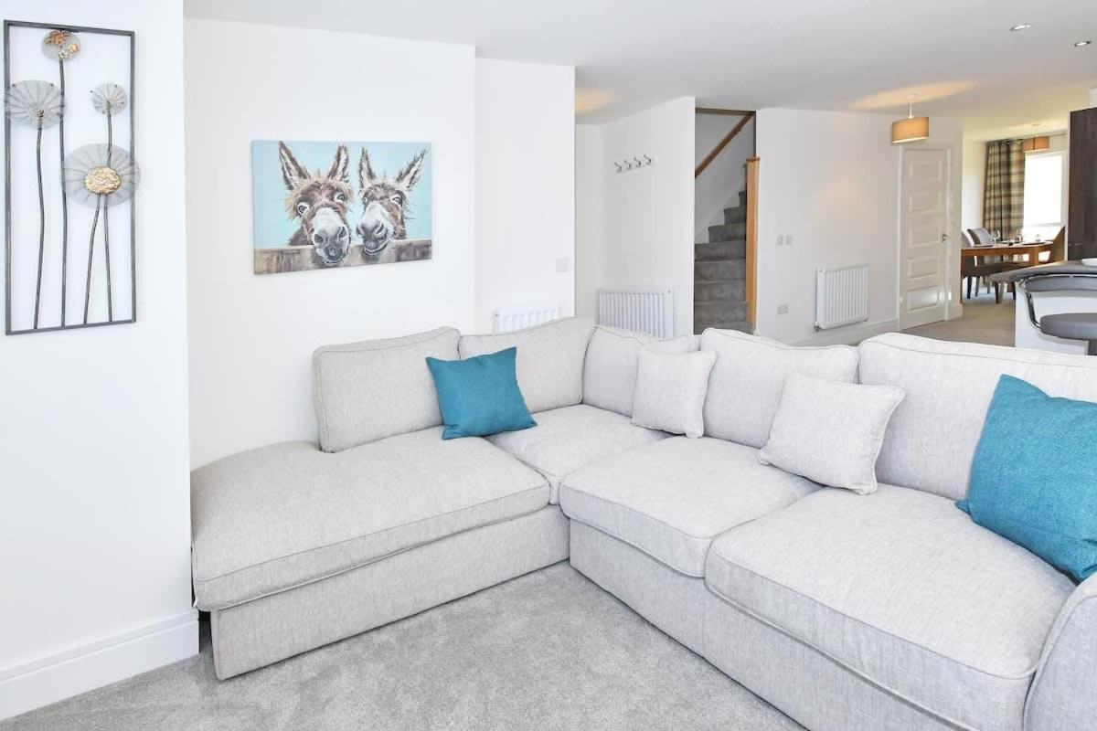 Regal House By True Stays - 3 Bedroom House In Stoke-On-Trent Bagian luar foto