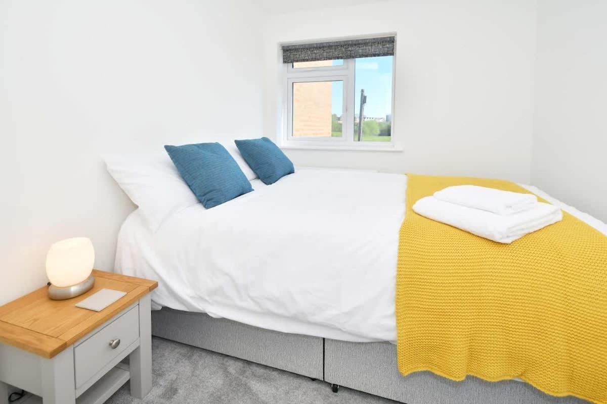 Regal House By True Stays - 3 Bedroom House In Stoke-On-Trent Bagian luar foto