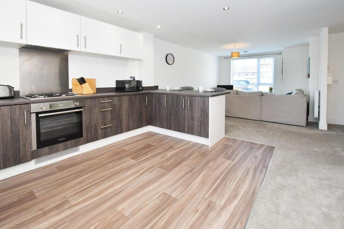 Regal House By True Stays - 3 Bedroom House In Stoke-On-Trent Bagian luar foto