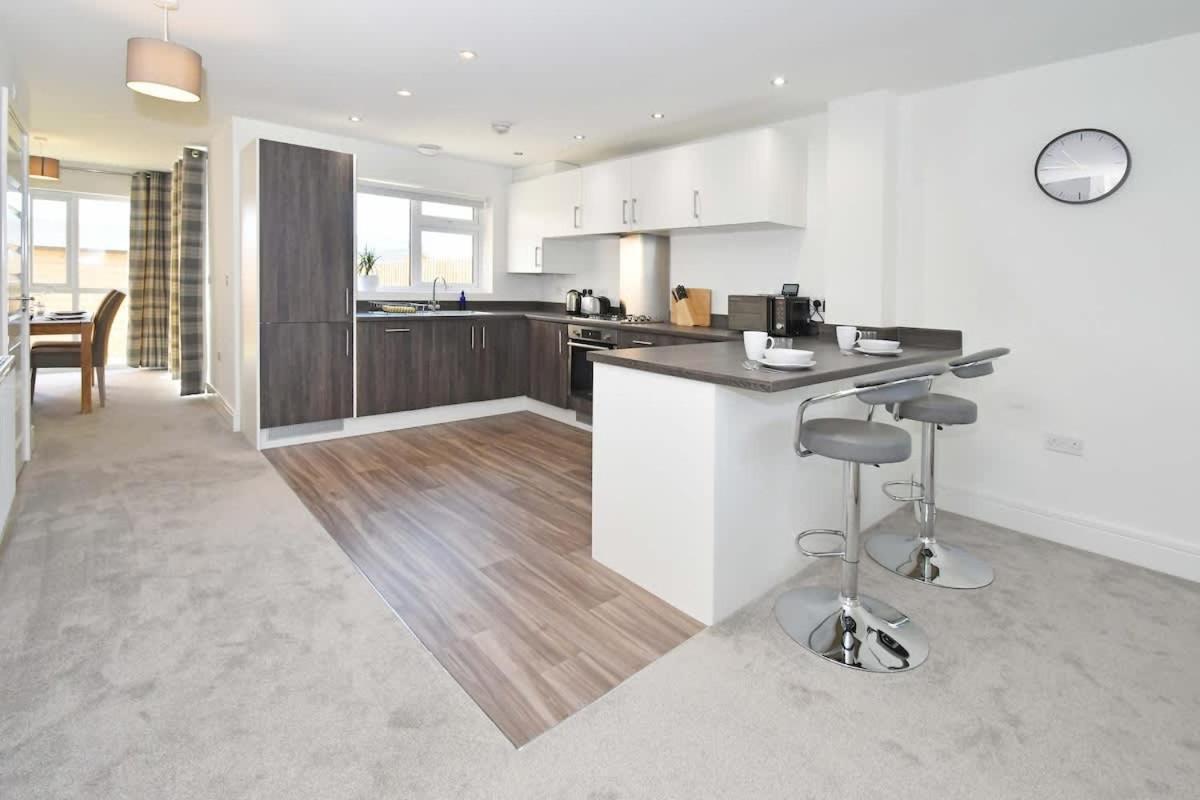 Regal House By True Stays - 3 Bedroom House In Stoke-On-Trent Bagian luar foto