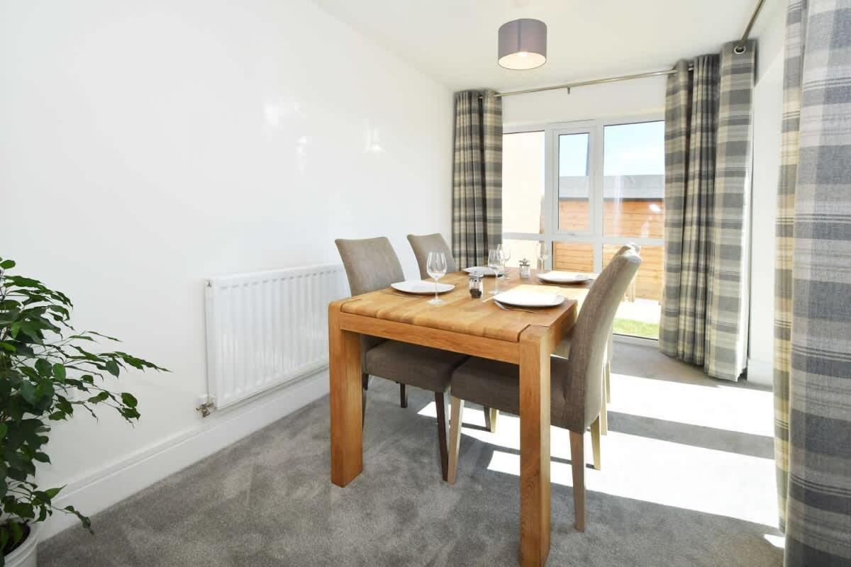 Regal House By True Stays - 3 Bedroom House In Stoke-On-Trent Bagian luar foto