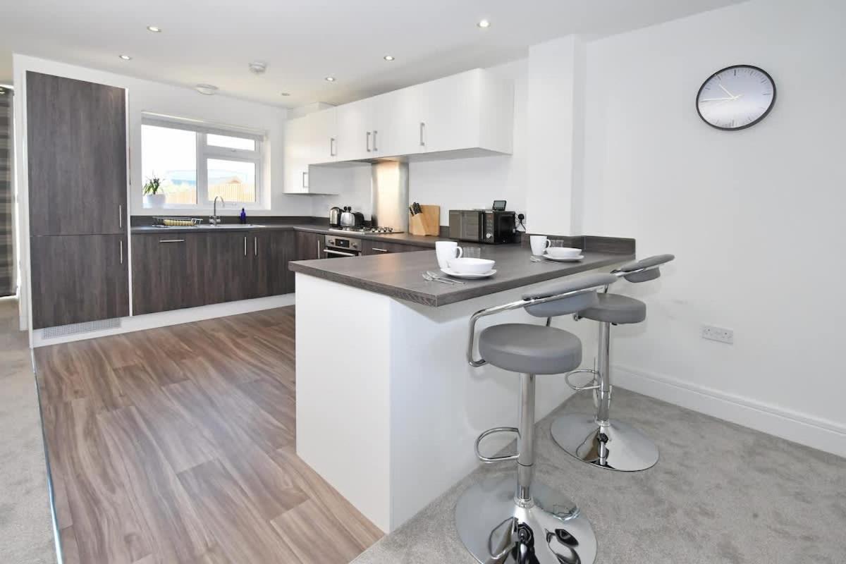Regal House By True Stays - 3 Bedroom House In Stoke-On-Trent Bagian luar foto
