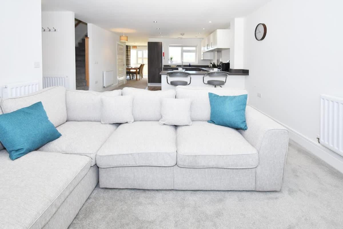 Regal House By True Stays - 3 Bedroom House In Stoke-On-Trent Bagian luar foto